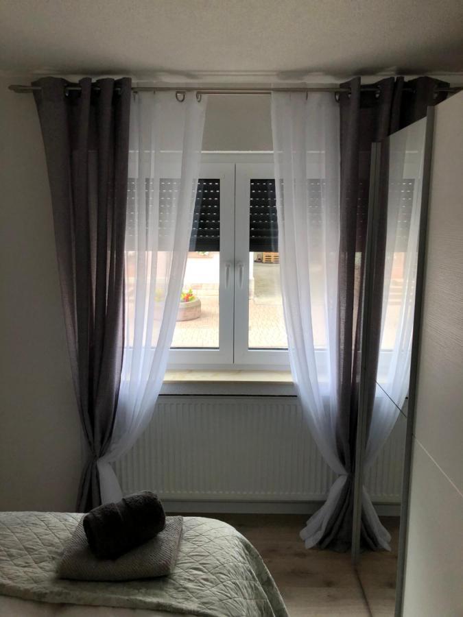 Exklusive Moderne 2 Zi. In Ruhiger Lage Apartment *