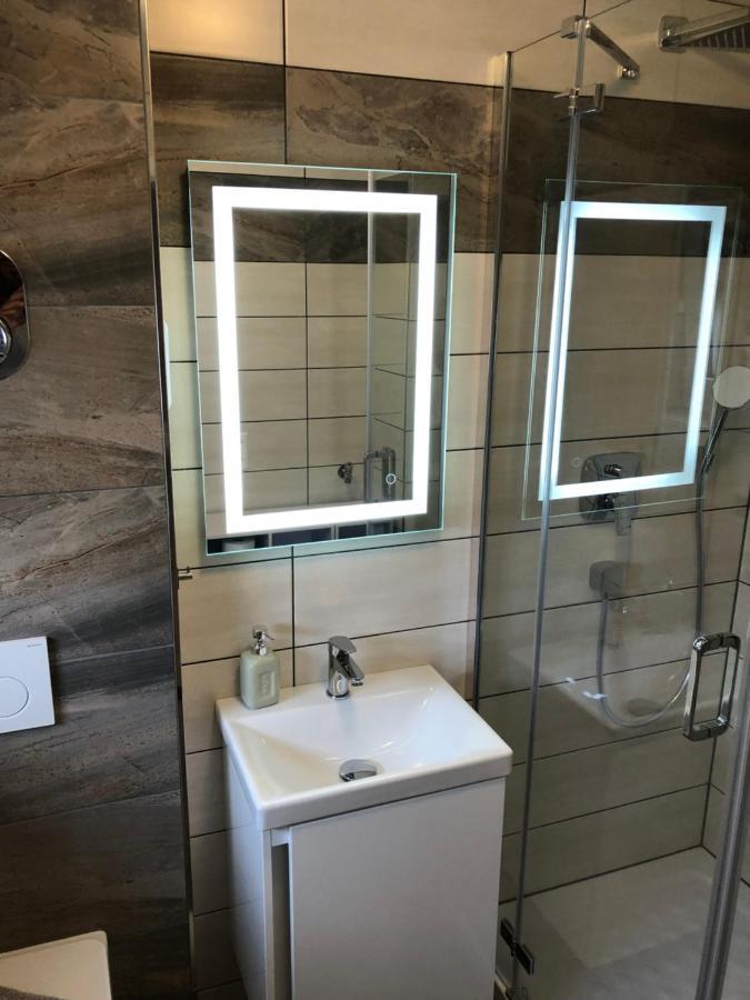 Apartment Exklusive Moderne 2 Zi. In Ruhiger Lage *