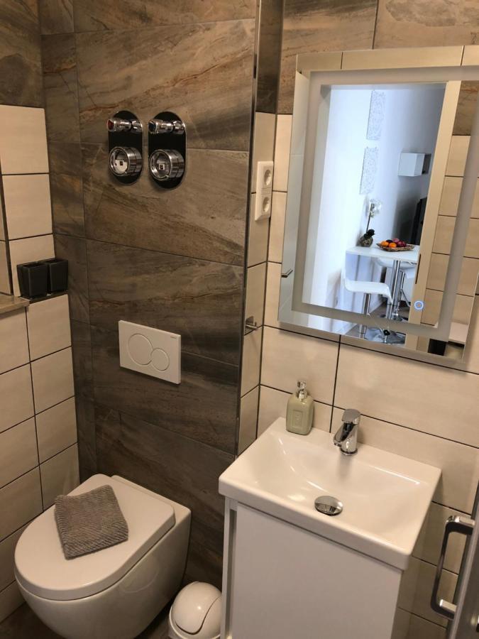 Exklusive Moderne 2 Zi. In Ruhiger Lage *